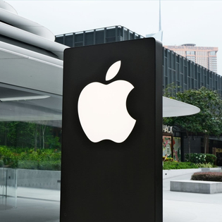 Apple logo outside of an Apple store.
