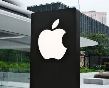 Apple logo outside of an Apple store.