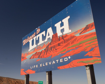 The welcome sign for Utah state.
