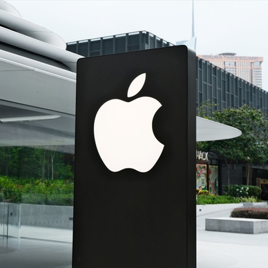 Apple logo outside of an Apple store.