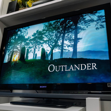 Smart TV streaming "Outlander" on Starz
